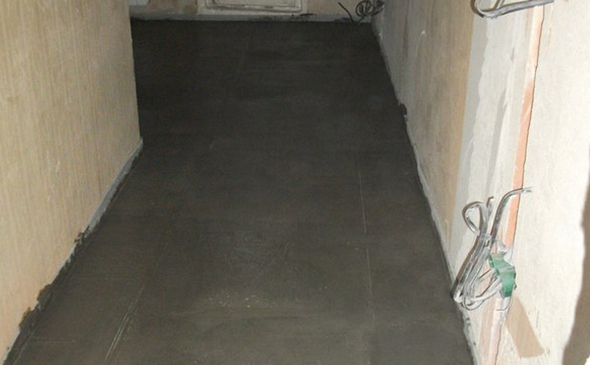 Монтаж бетонной стяжки в коридоре 10,1 м2